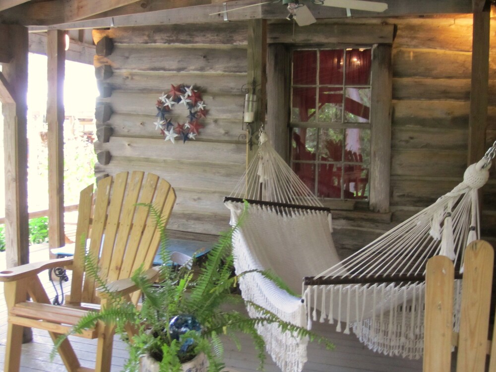 Spacious, 1st Class Hot Tub, Theater Room, Pool Table, Ping Pong, Fireplaces,..