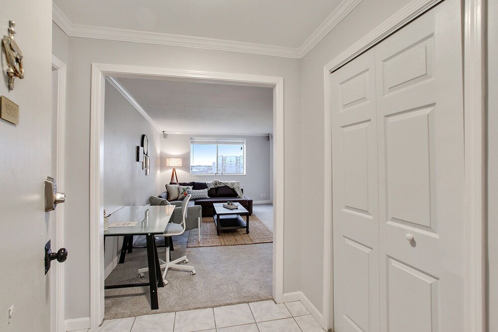 15th Floor 2BR & 1 Bath & Parking ATL DOWNTOWN, Concierge Atlanta Vrbo