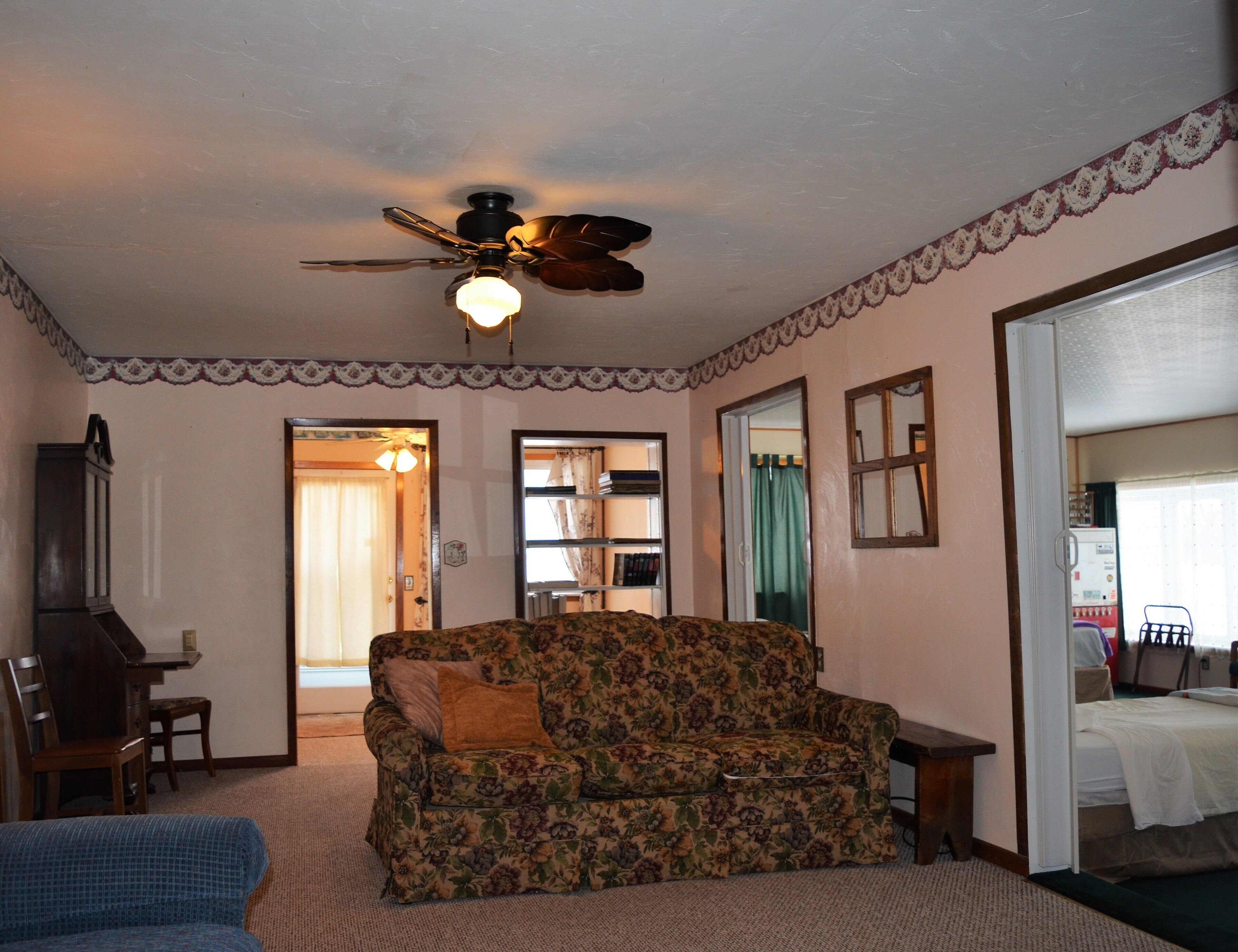 NEW LISTING! Poplar Street Cottage - Wrap Yourself in Osceola, United States