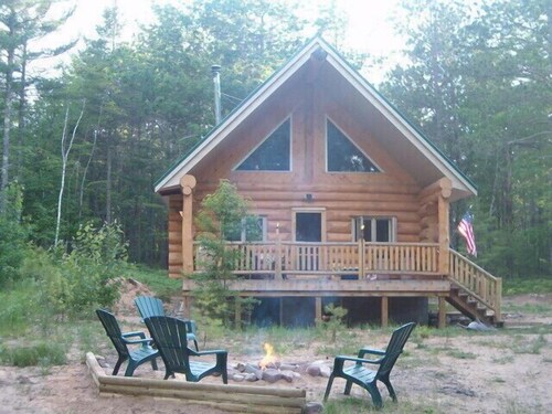 Beautiful Log Cabin Nestled In The Hiawatha National Forest