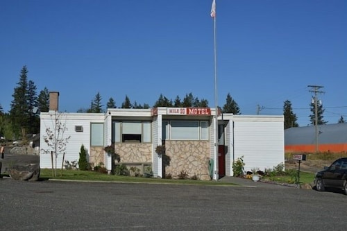 Great Place to stay 99 Mile Motel near 100 Mile House 