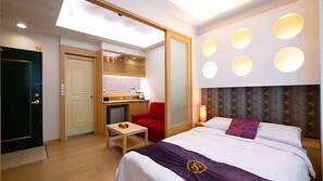 Desk, blackout drapes, free WiFi, bed sheets