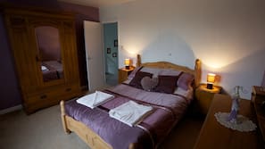 3 bedrooms, Egyptian cotton sheets, premium bedding