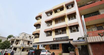 OYO 3311 Hotel Apple 9