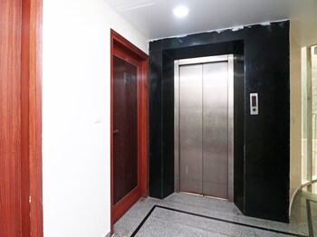 Oyo 16893 Hotel Parth Paradise Deals Reviews Delhi Ind - 