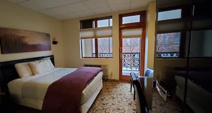 Lowell Inn