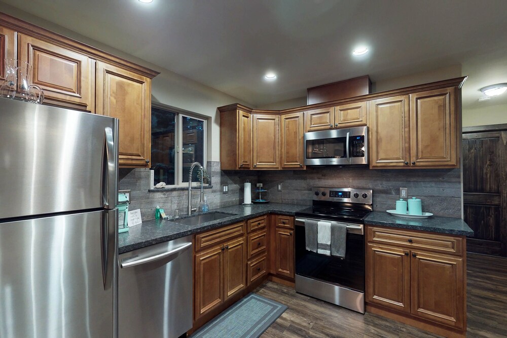 Comfortable House Near Lake Tahoe W Full Kitchen Furnished Deck