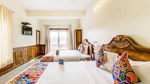 Premium bedding, desk, free WiFi