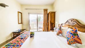 Premium bedding, desk, free WiFi