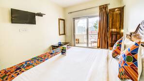Premium bedding, desk, free WiFi