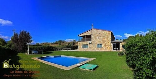 Self Catering La Nave de Gredos for 48 People in Burgohondo, Spain