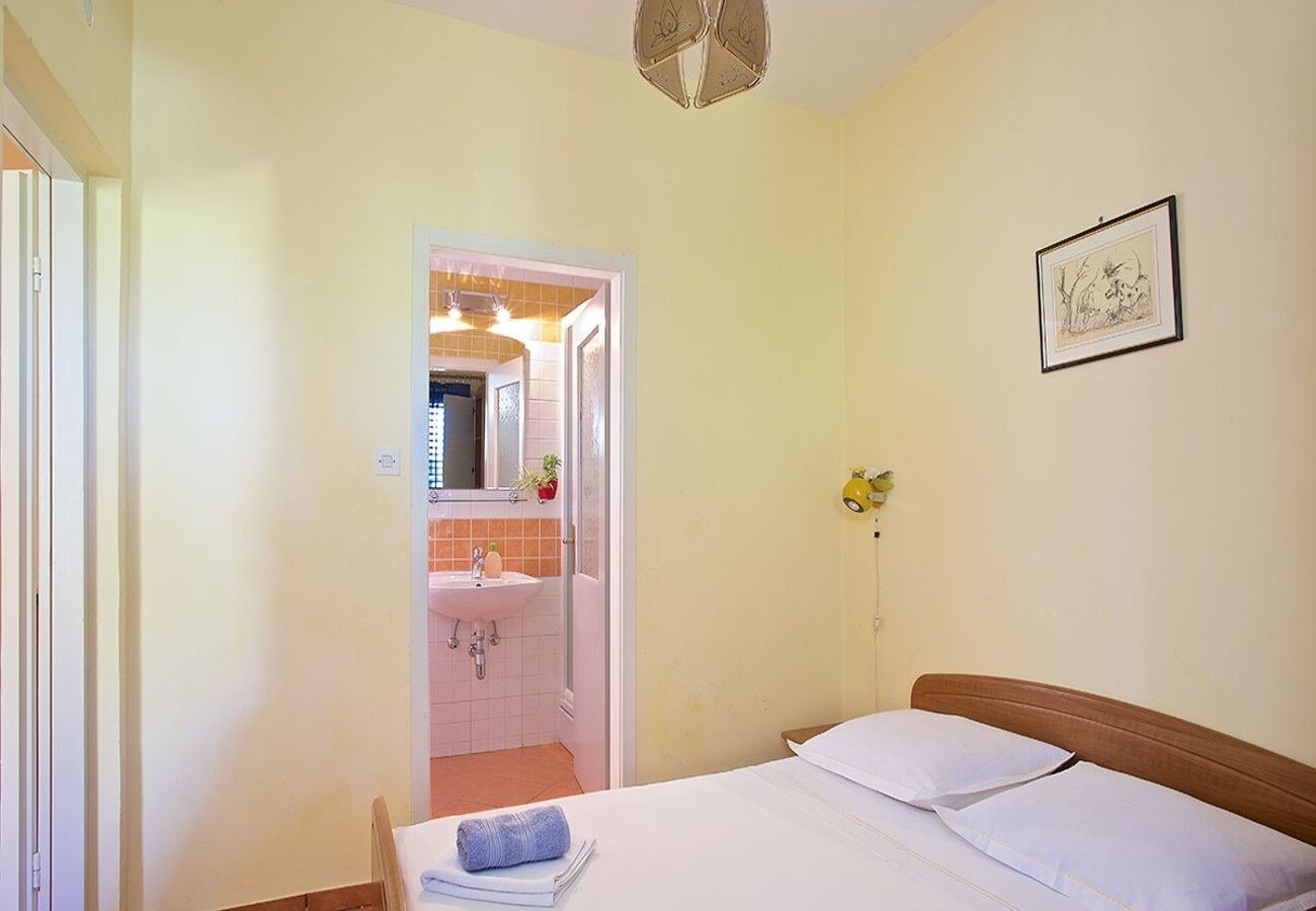 Apartment Vibo Parking And Barbecue A5 Vinka 4 Jelsa Island Hvar Croatia In Jelsa Expedia