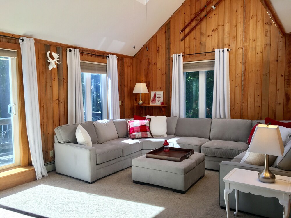 Perfect for multiple families central location, next to Cranmore