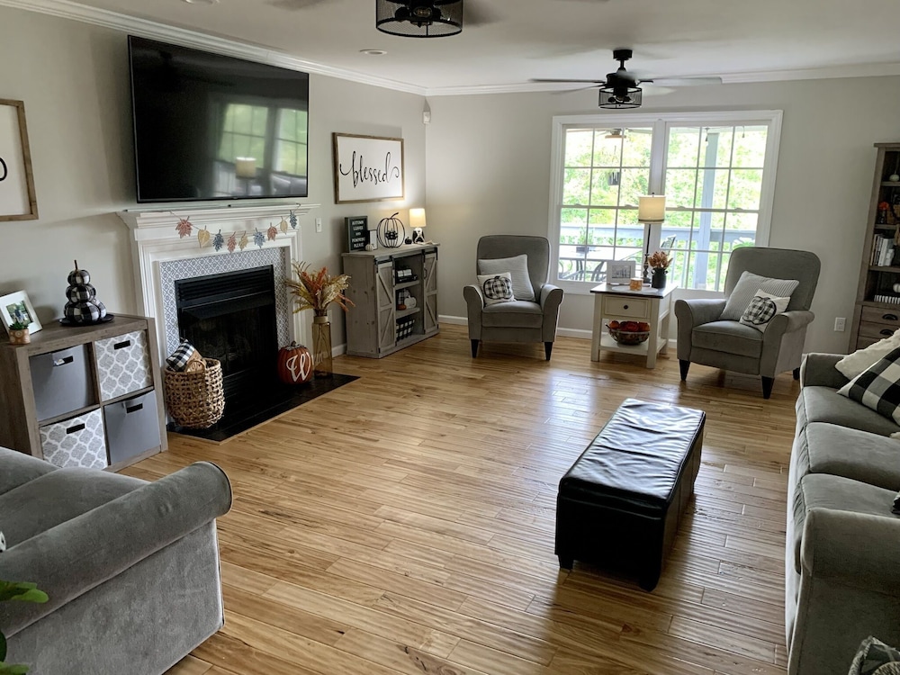 Reduced !! Beautiful Home Located 2.5 miles from Bristol Motor Speedway !!