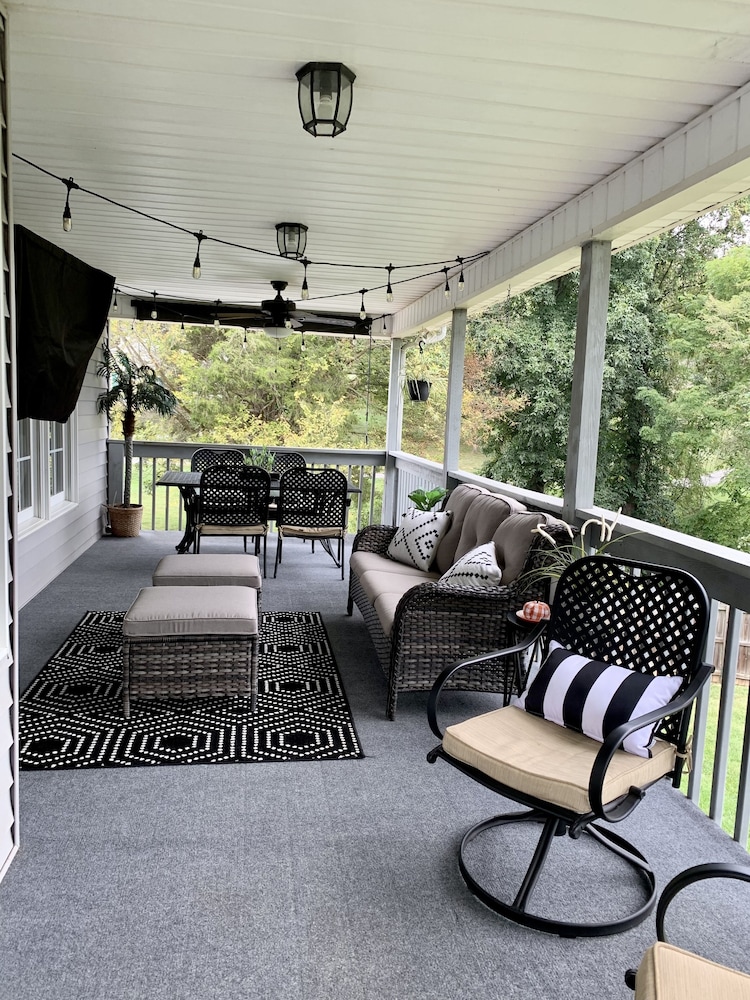 Reduced !! Beautiful Home Located 2.5 miles from Bristol Motor Speedway !!