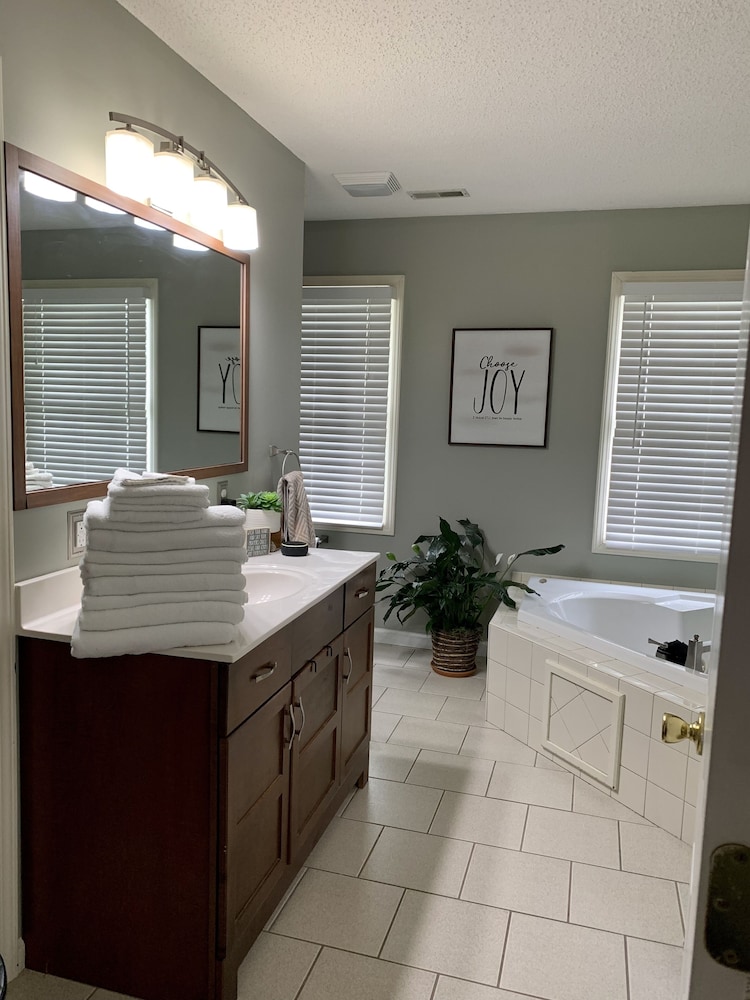 Reduced !! Beautiful Home Located 2.5 miles from Bristol Motor Speedway !!