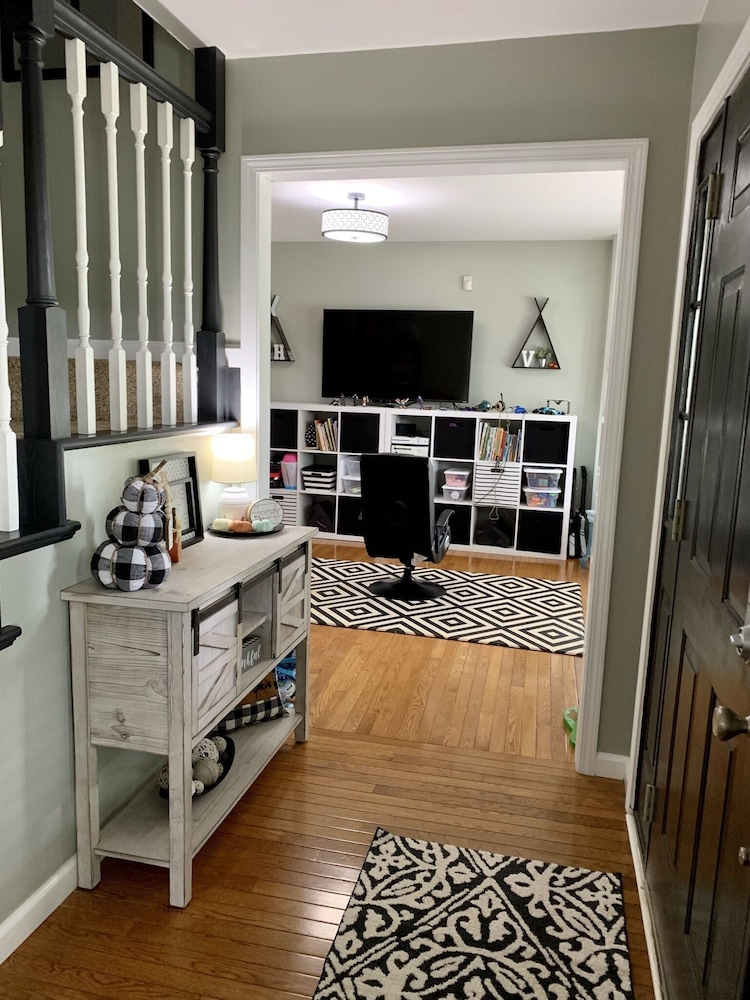 Reduced !! Beautiful Home Located 2.5 miles from Bristol Motor Speedway !!