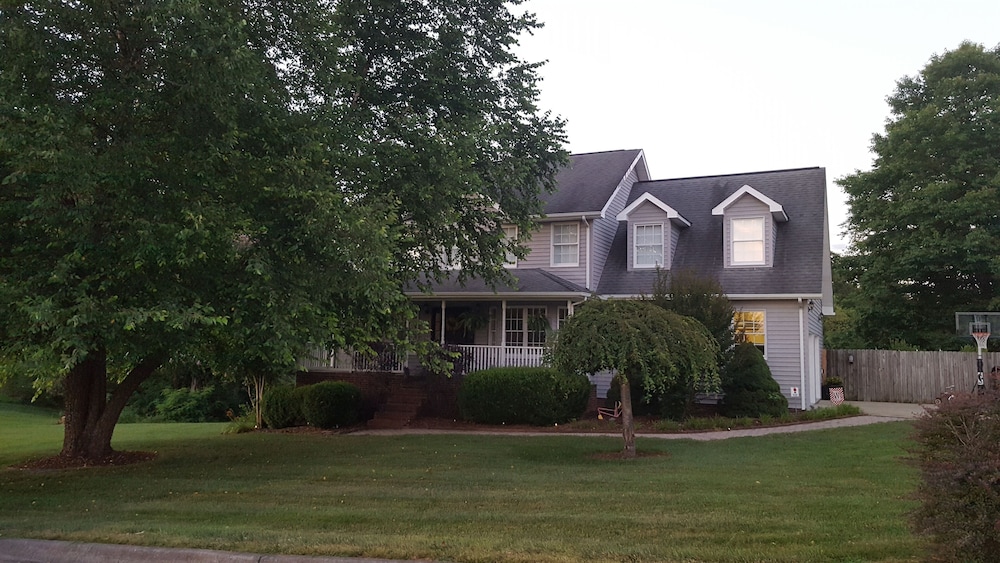 Reduced !! Beautiful Home Located 2.5 miles from Bristol Motor Speedway !!