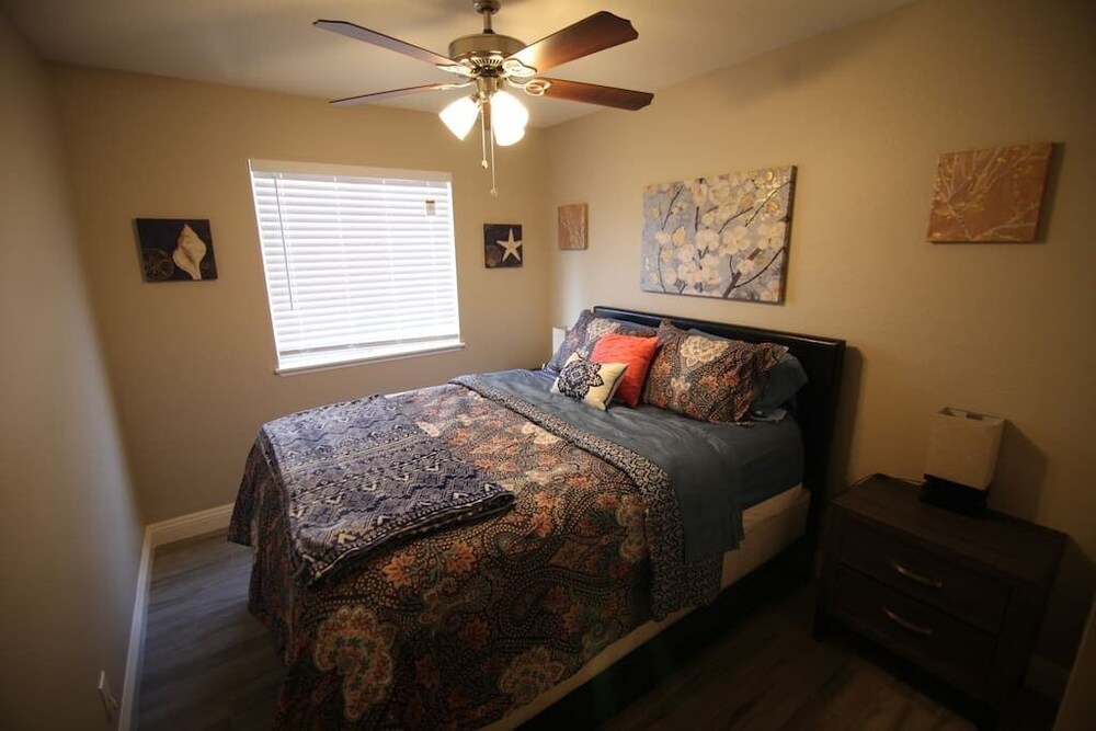 Abbeyville · Elegant 1 Story W/ Pool close to strip & Shopping