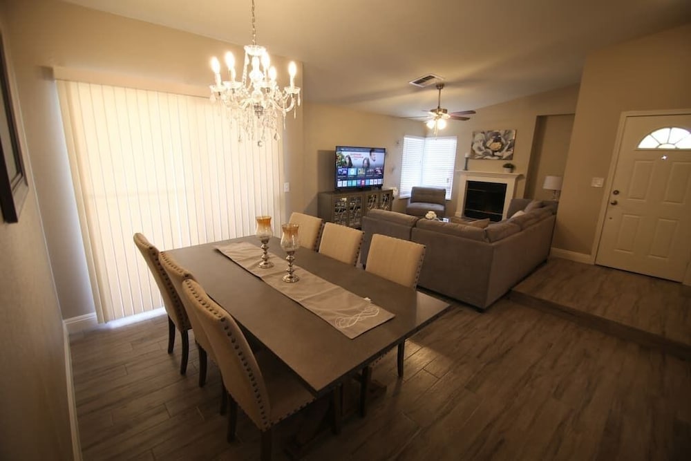 Abbeyville · Elegant 1 Story W/ Pool close to strip & Shopping