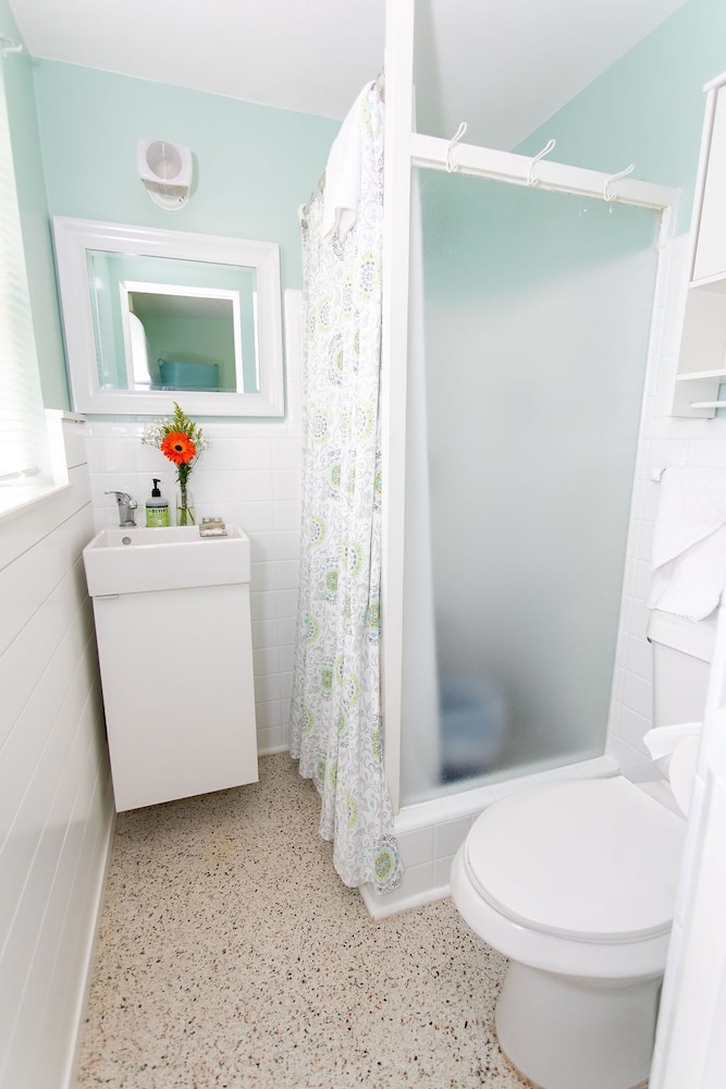 Sunset Inn & Cottages - Inn Suite 5