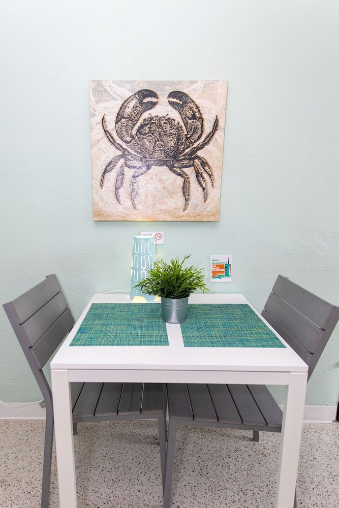 Sunset Inn & Cottages - Inn Suite 5