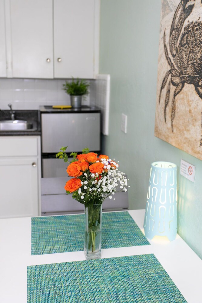 Sunset Inn & Cottages - Inn Suite 5