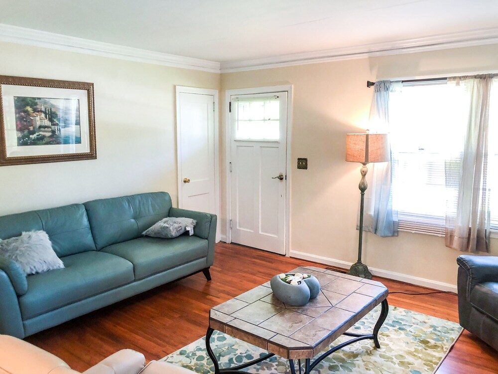 Entire House 2 Bedroom Near Atl Airport In Atlanta Hotel