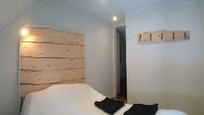 6 bedrooms, iron/ironing board, WiFi, linens