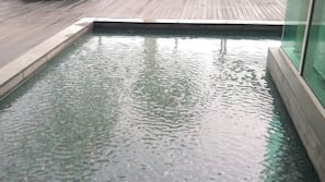 Indoor pool, 2 outdoor pools