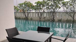 Indoor pool, 2 outdoor pools