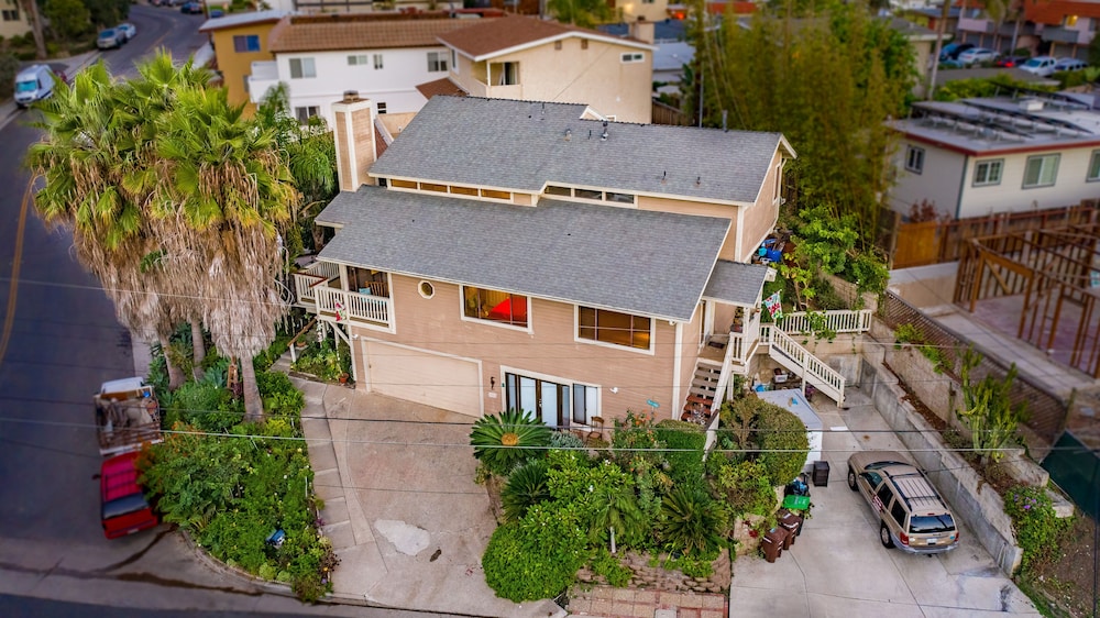 Beach Close Sea Horse Studio With Queen Bed, Full Kitchen, Bath, Dining Area +++ in San Clemente, United States
