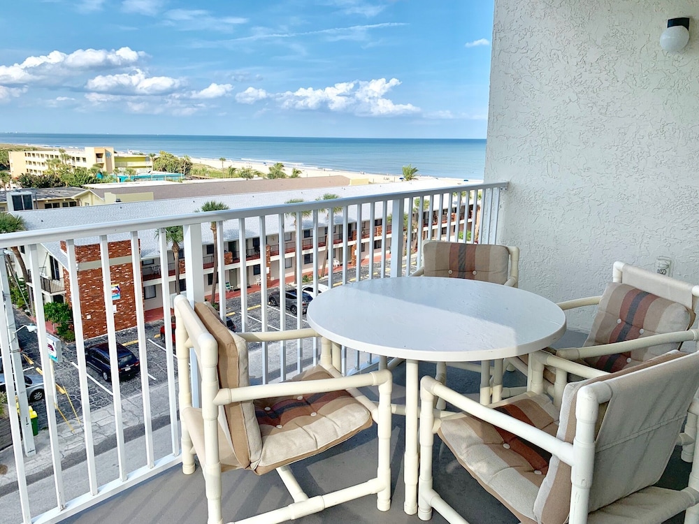 Flamingo Fun 2 Bedroom 2 Bath 6th Floor Stunning Coastline
