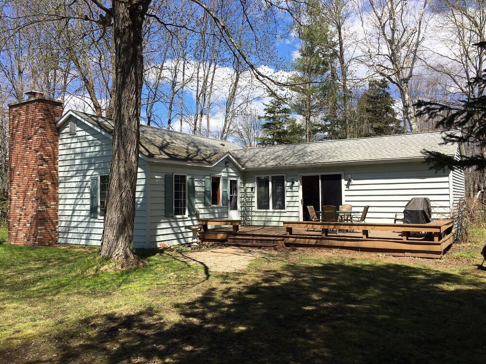 Charming Big Manistique Lake Cottage In Michigan's Beautiful Upper Penninsula! in McMillan