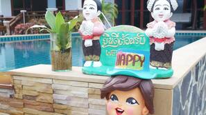 Hồ bơi ngoài trời