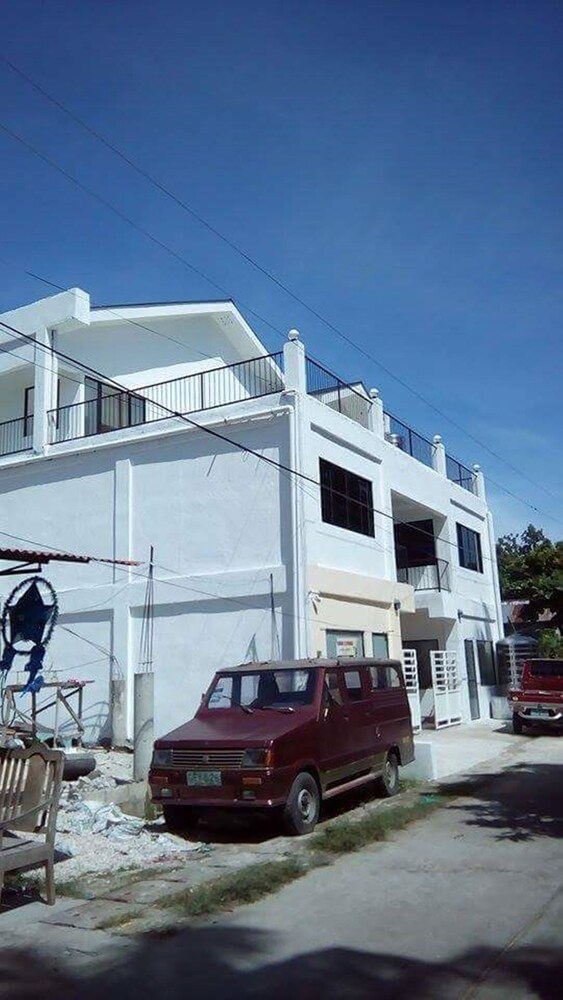 Luna Oslob Travellers Inn In Oslob Philippines Expedia - 