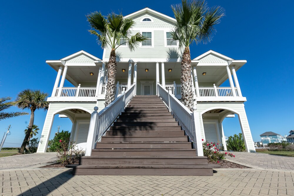 New Listing Dog Friendly Home W Furnished Balconies Plus Shared Featured Image