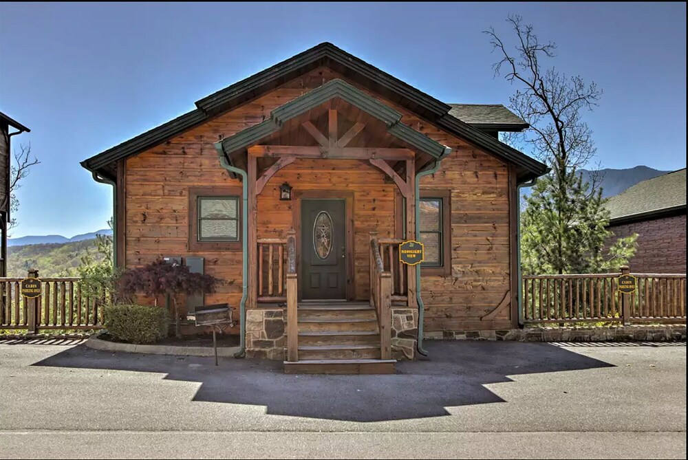 Gatlinburg Cabin close to everything with great views