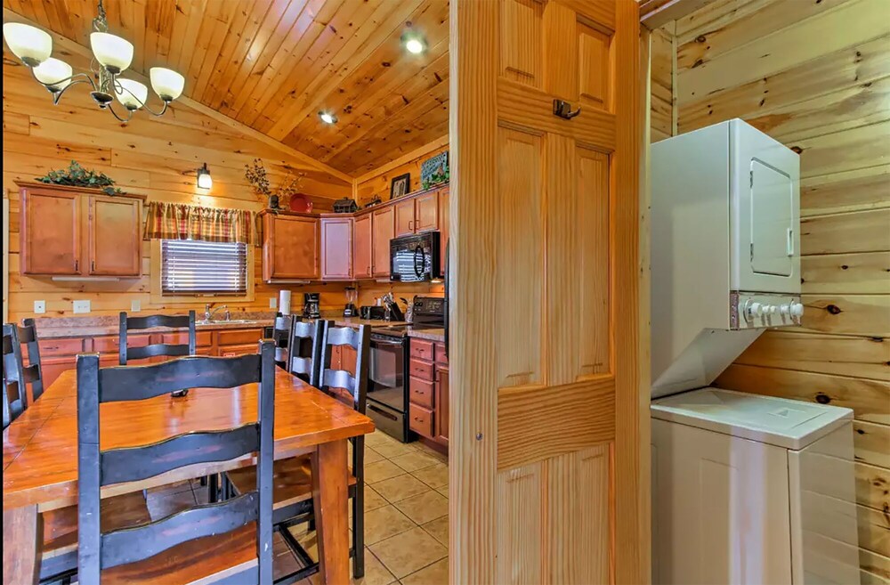 Gatlinburg Cabin close to everything with great views