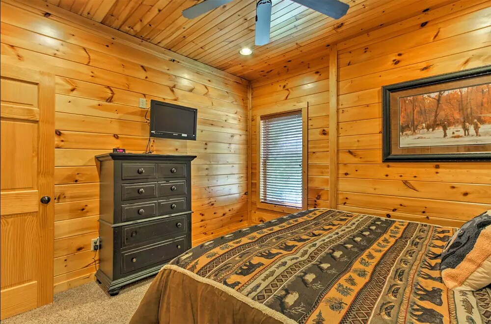 Gatlinburg Cabin close to everything with great views