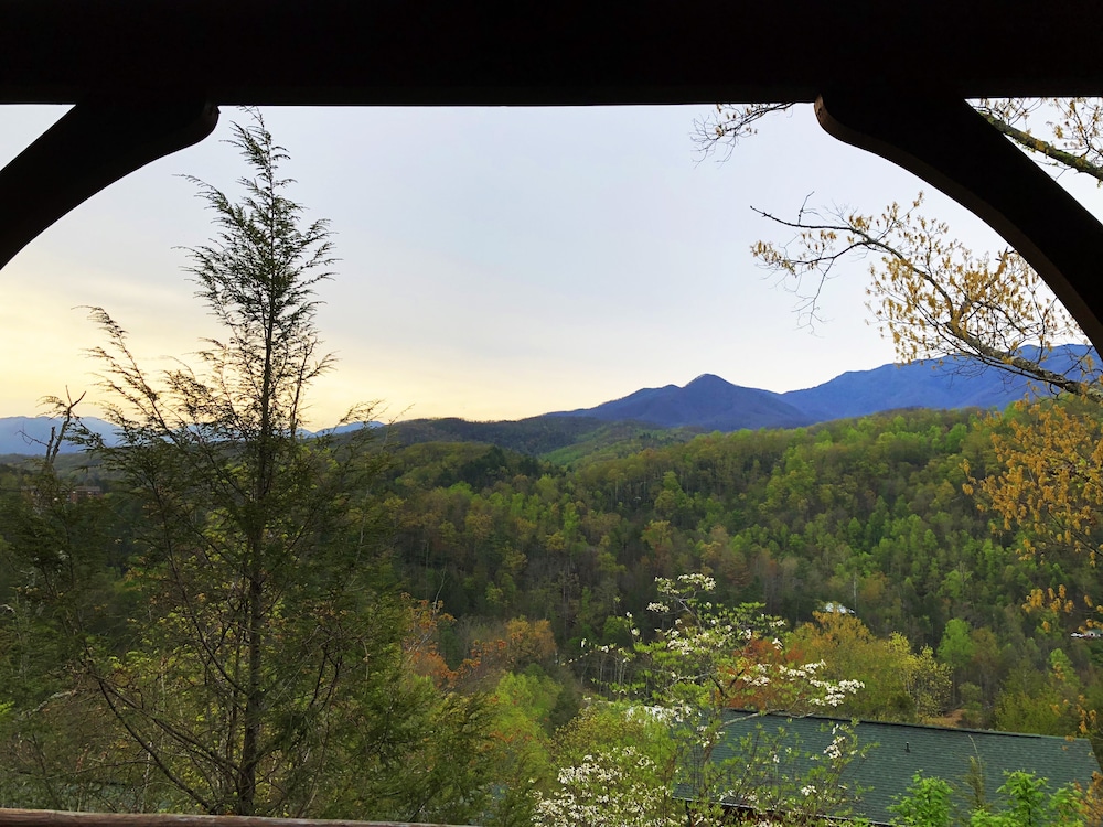 Gatlinburg Cabin close to everything with great views