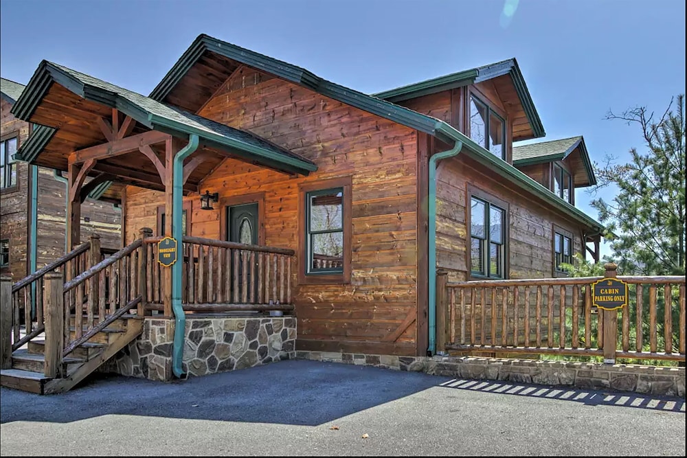 Gatlinburg Cabin close to everything with great views