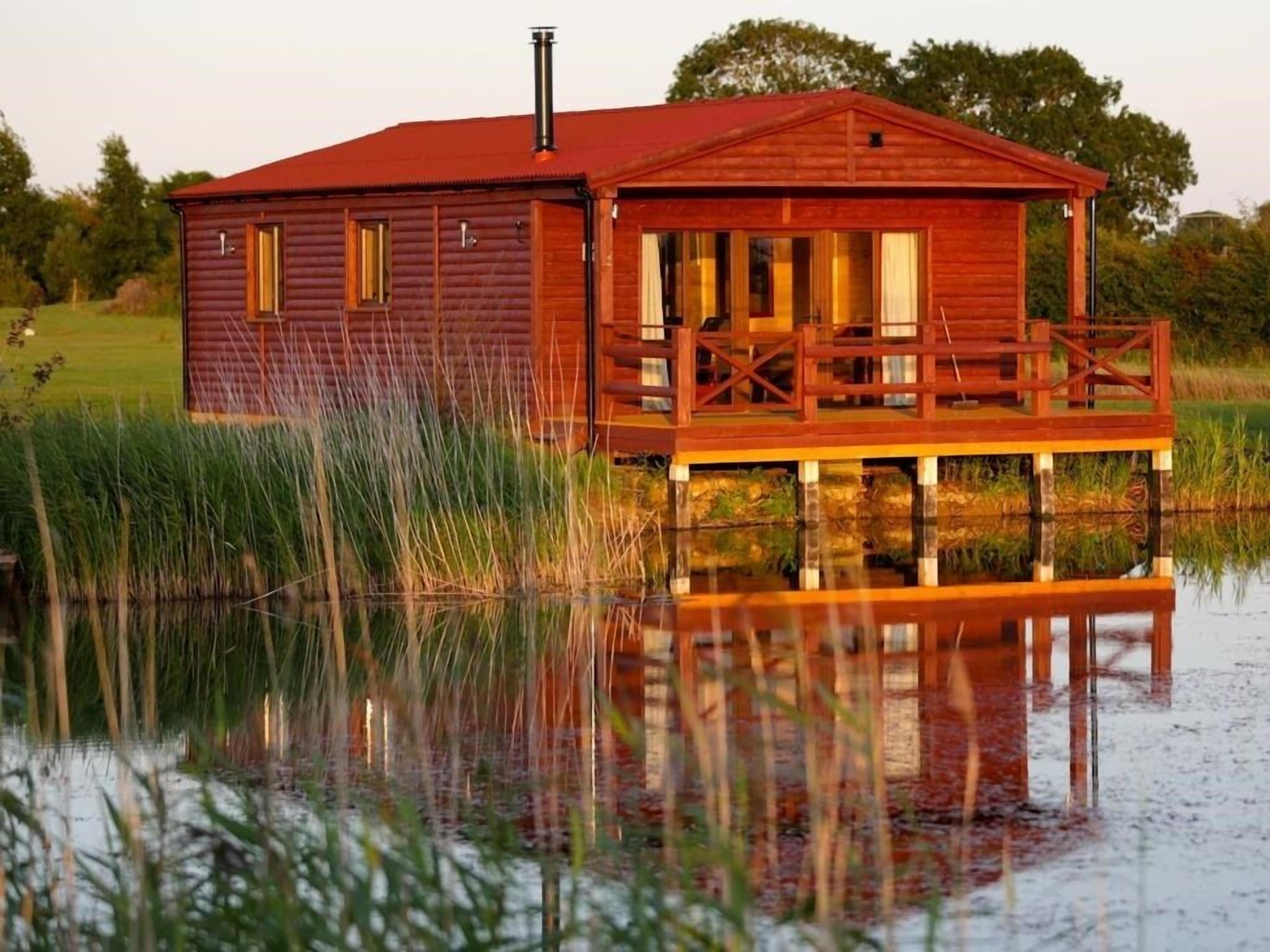 Lakeside Fishing Lodges in Boston 
