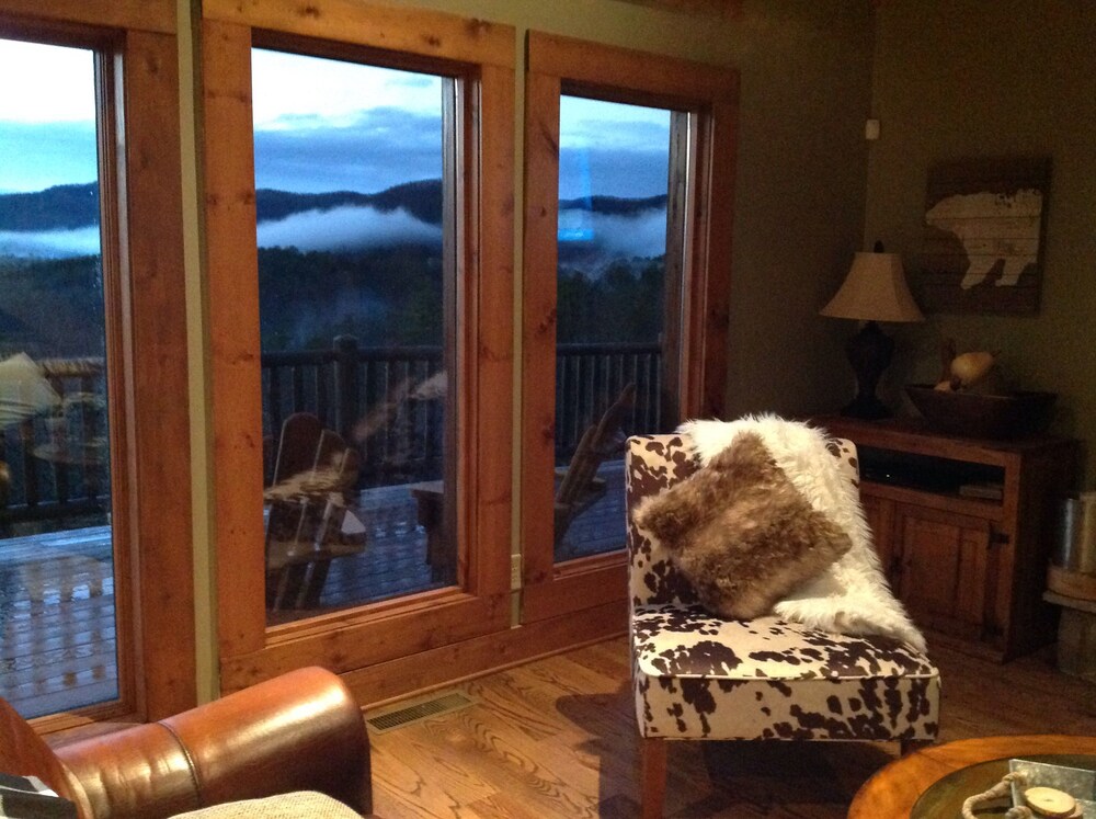 Mountain Majesty Luxury CabinBreathtaking Mountain Views Helen/SauteeNacoochee