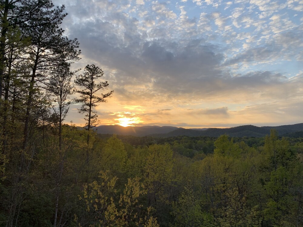 Mountain Majesty Luxury CabinBreathtaking Mountain Views Helen/SauteeNacoochee