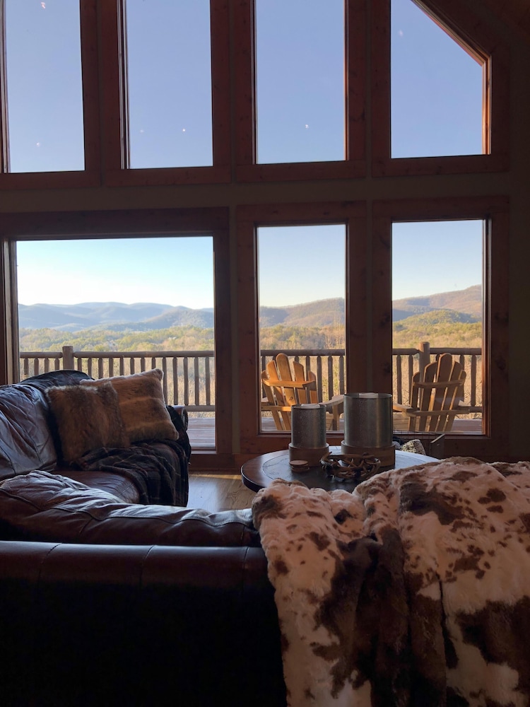Mountain Majesty Luxury CabinBreathtaking Mountain Views Helen/SauteeNacoochee