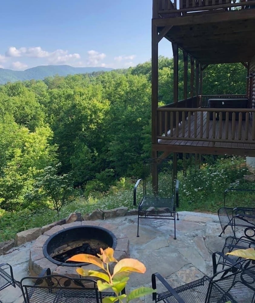 Mountain Majesty Luxury CabinBreathtaking Mountain Views Helen/SauteeNacoochee
