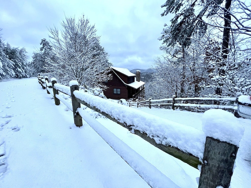 Mountain Majesty Luxury CabinBreathtaking Mountain Views Helen/SauteeNacoochee