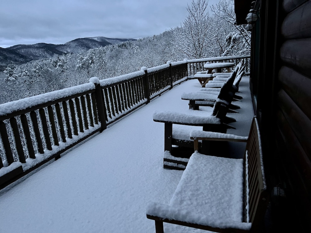 Mountain Majesty Luxury CabinBreathtaking Mountain Views Helen/SauteeNacoochee