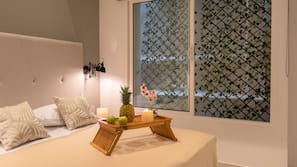 Minibar, cortinas opacas, tabla de planchar con plancha y wifi gratis